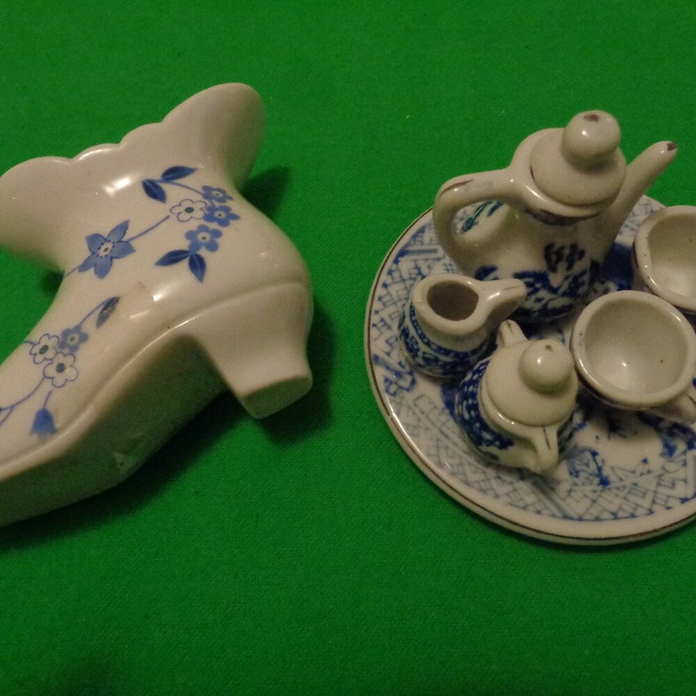 RETRO POTTERY OLD SHOE & TINY TEA SET LOT